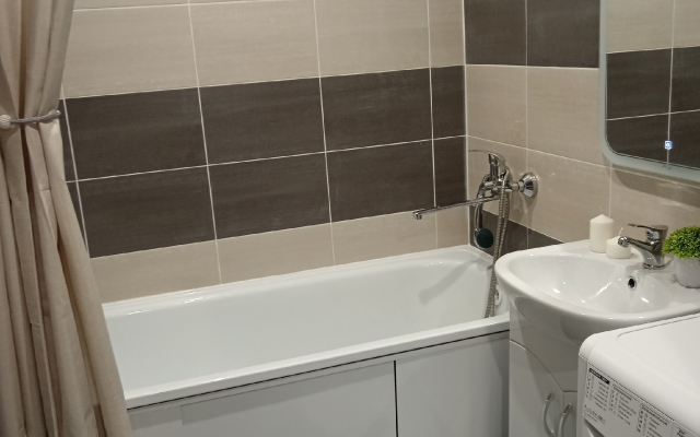 Квартира с панорамными окнами с видом на озеро