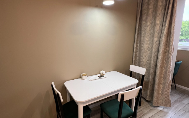 Uyutnoye gnezdyshko na Zapadnom plyazhe Baltiki Flat