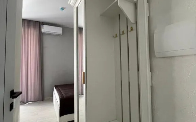 Апартаменты на Светлой 18 (304)