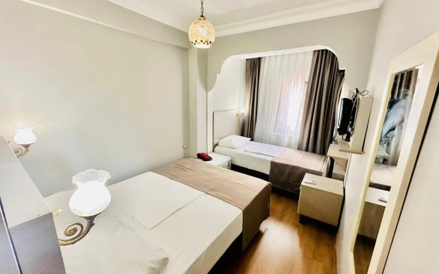 Crowned Exclusive Hotel