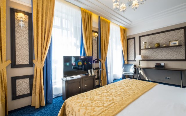 Hotel Tom River Plaza