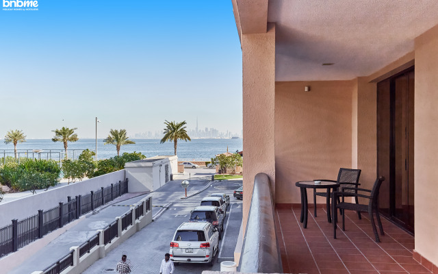 Апартаменты Bnbmehomes , 2 BR Apt, Palm Jumeirah, Sea view 102