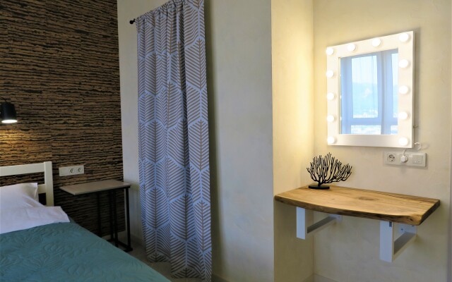 Semeynye Tryokhkomnatnye Na Solnechnoy Apartments