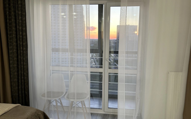 Prostornaya Studiya S Panoramnym Vidom Iz Okna Flat