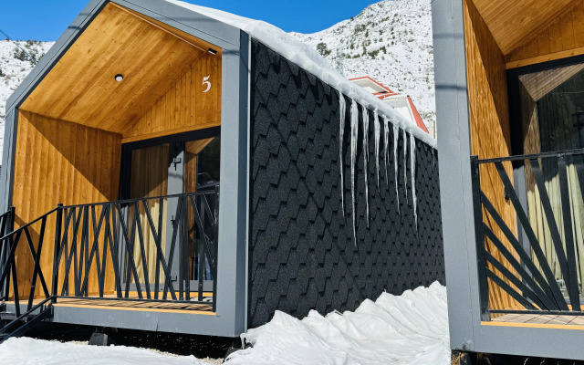 Частный дом с видом на Кавказский хребет