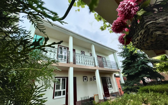 Elis Guest House