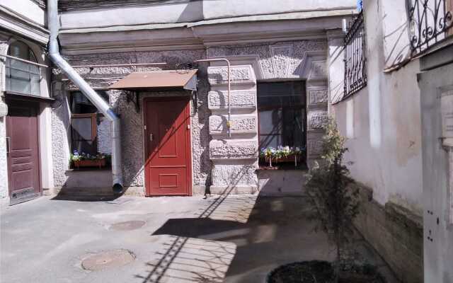 Студии у Эрмитажа с кодовым доступом и отдельным входом