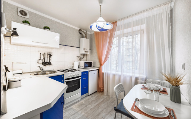 S Vidom Na Kirkhu Svyatogo Semeystva Flat