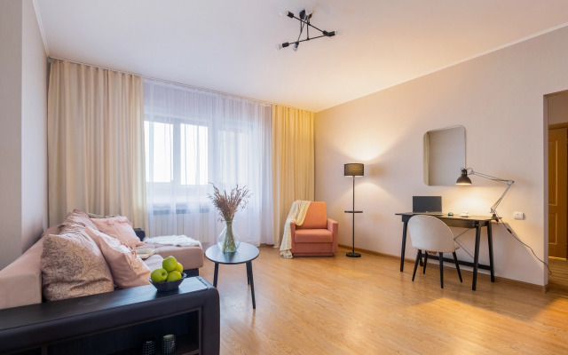 Semejnaya Dvuhkomnatnaya u Zooparka s Gamakom na Lodzhii Flat