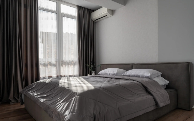 Bolshaya I Stilnaya S Vidom Na Gory Flat