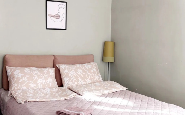Ryadom S ZHD Vokzalom I Krasnoy Ploschadyyu Apartments