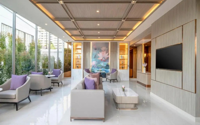 Отель Centre Point Hotel Sukhumvit 10