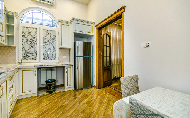 Premium at Nizami Street on Targovi Apartments