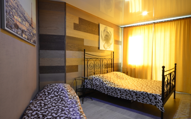 Na Naberezhnoy Na 9 Chelovek Flat