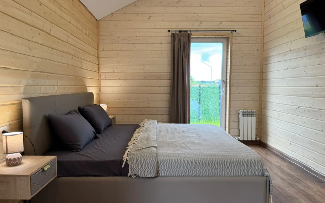 Barnkhaus Na_holme Rentplaza s Baney i Basseynom Private House