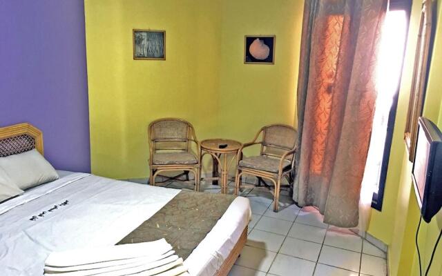 Gaddis Hotel, Suites and Apartments