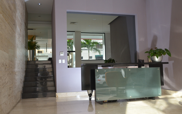 Business Gym and Pool Apartments