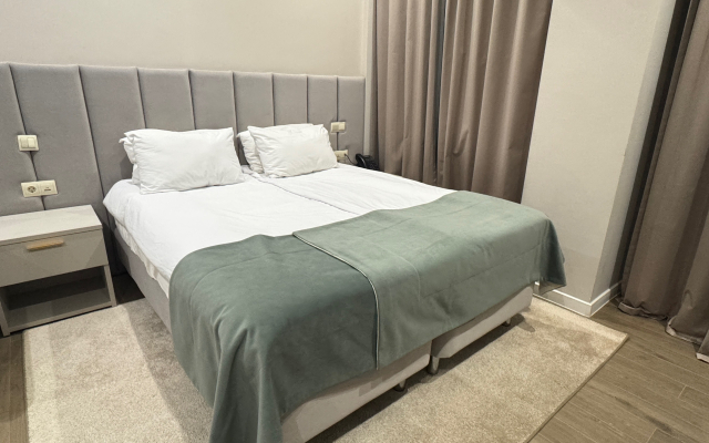 Апартаменты в Отеле Mirror Family на Кирова 95