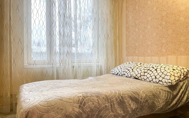 Квартира Вместительная двухкомнатная у Метро Аэропорт