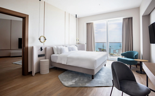 Radisson Collection Paradiz SPA, Soci