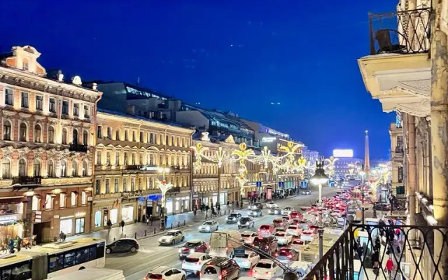 Апартаменты на Невском с балконом