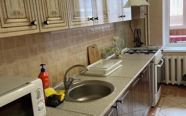 Kvartira Na Oktyabryskoy 215/1 Apartments