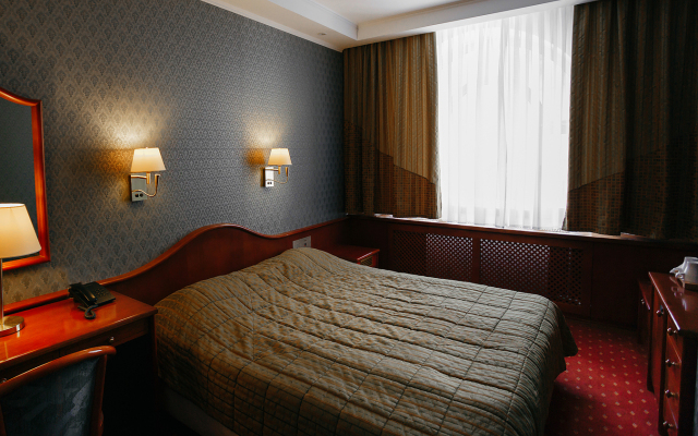 Neftyanik Na Tolstogo Business Hotel