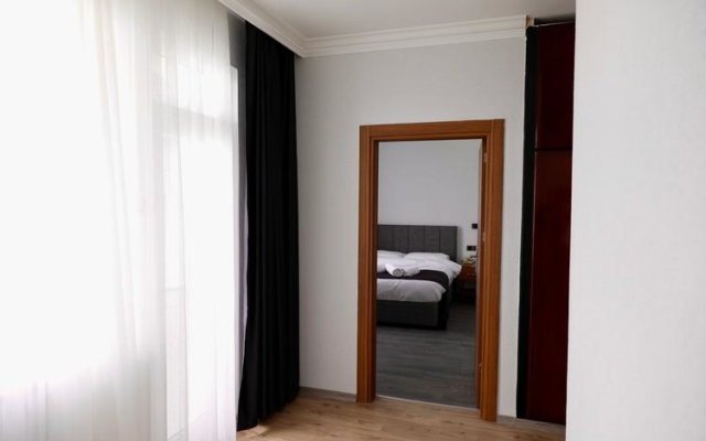 Black Pearly Hotel