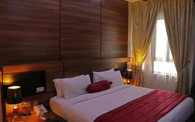 Отель Best Western Plus By Bayse LTD