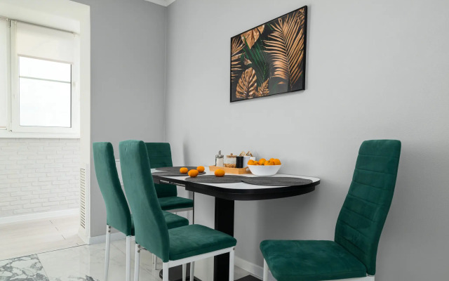 Trehkomnatnyie S Vidom Na Park Apartments