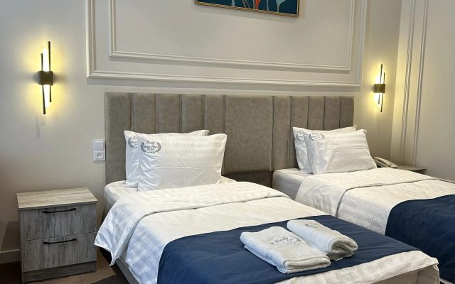 Hotel Emily Grand Palace