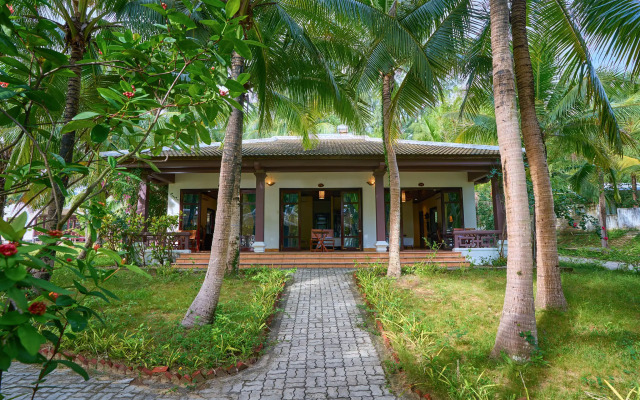 Lang Co Beach Resort