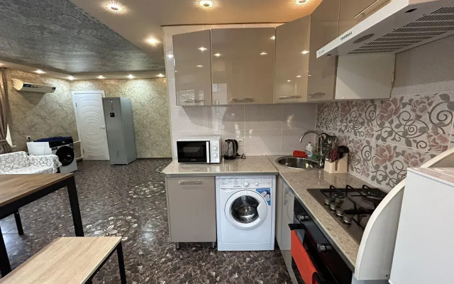 Na Prospekte Oktyabrya 40a Flat