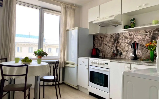 (2-Komnaty) V Tsentre Goroda Na Ploschadi Revolyutsii Flat