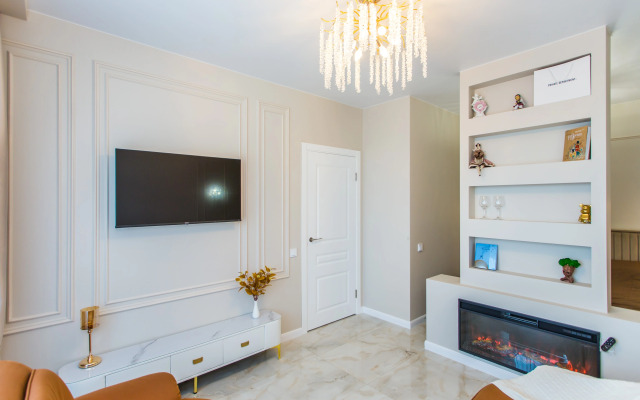Shikarnaya Ryadom S Morem Flat