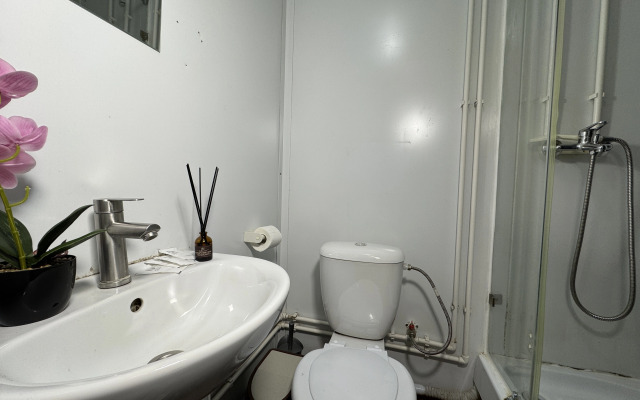 Samolet Guest House