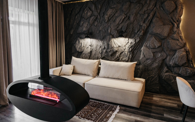 Trekhurovnevye Bezmyatezhnosty Ekho Gor Apartments