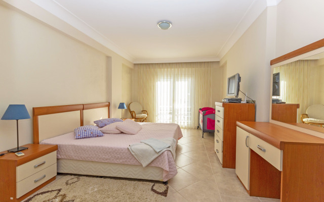 Paradise Town Villa Royal Hotel