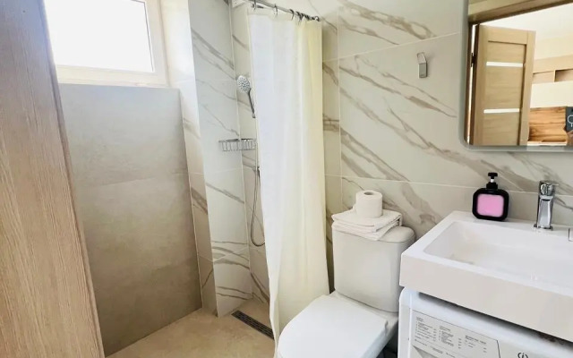 Odnokomnatnaya Na Chetverykh S Otdelnoy Spalney Apartment