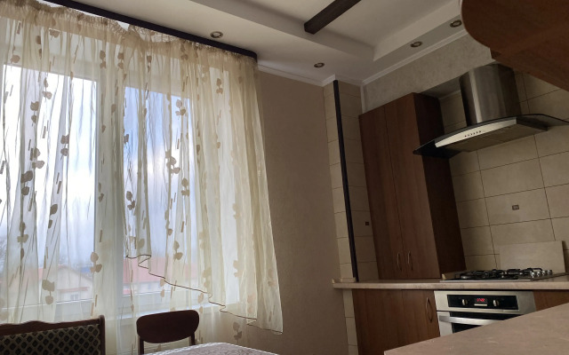 V Tsentre Na Ul. Tkachenko 1/75 Flat