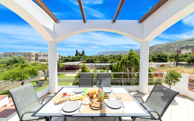 Chania City Heated Pool Villa