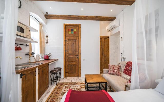 Rest Studios Aparthotel