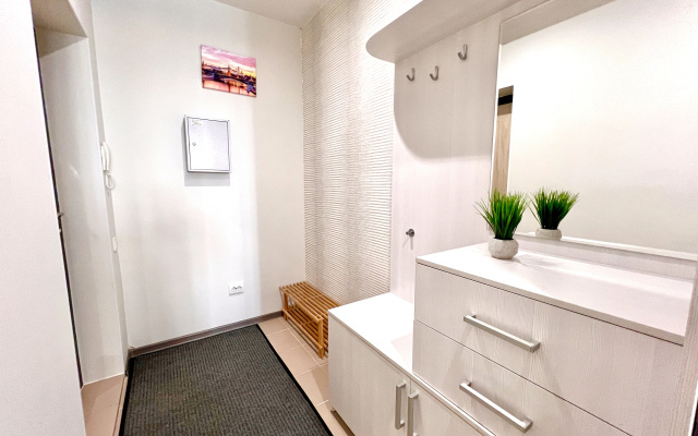 Uutnye Apartamenty v ZK Raduznyj Luks (ul. Solnecnaa 18)