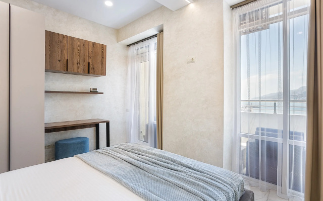 Yalta Plaza Apartments