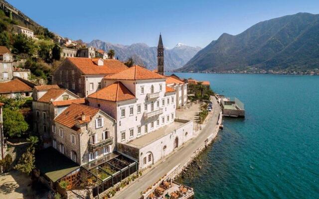 Heritage Grand Perast