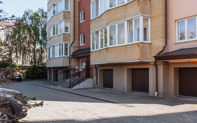 Prostornaya I Uyutnaya Dvukhkomnatnaya Flat
