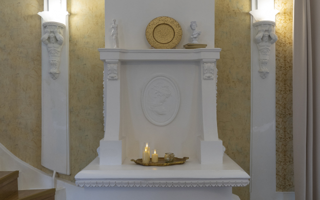Naprotiv Kremlya Flat