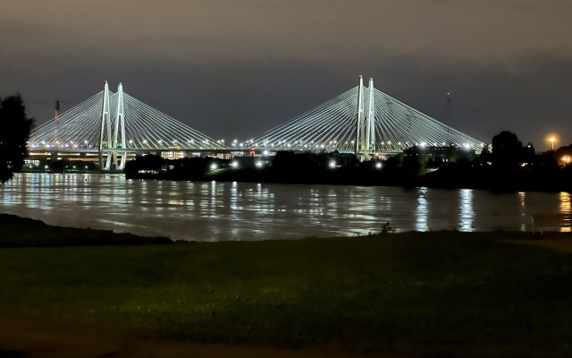 Yevro-2 Nevskaya Laguna na naberezhnoy Nevy u metro ryadom s Vantovym mostom i parkovkoy Flat