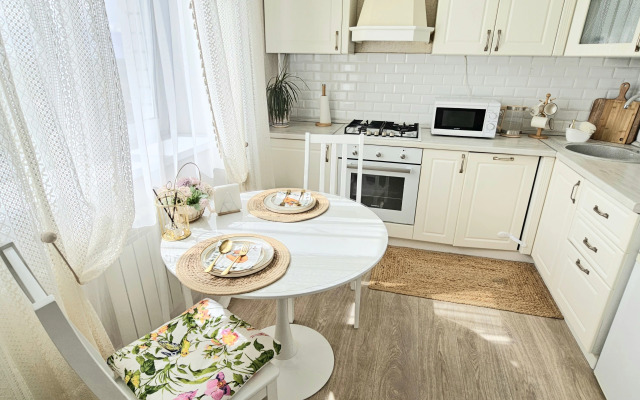 Na Prospekte Druzhby 19b Flat