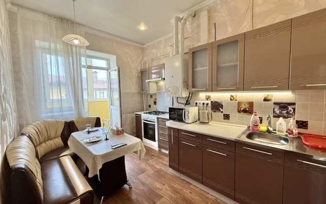 Ryadom S Kreschenskim Parkom Flat